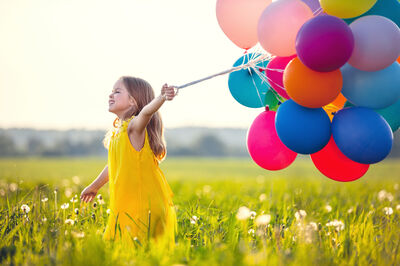 Maedchen mit Luftballons